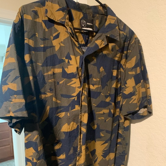 Short sleeve button up - Picture 1 of 1